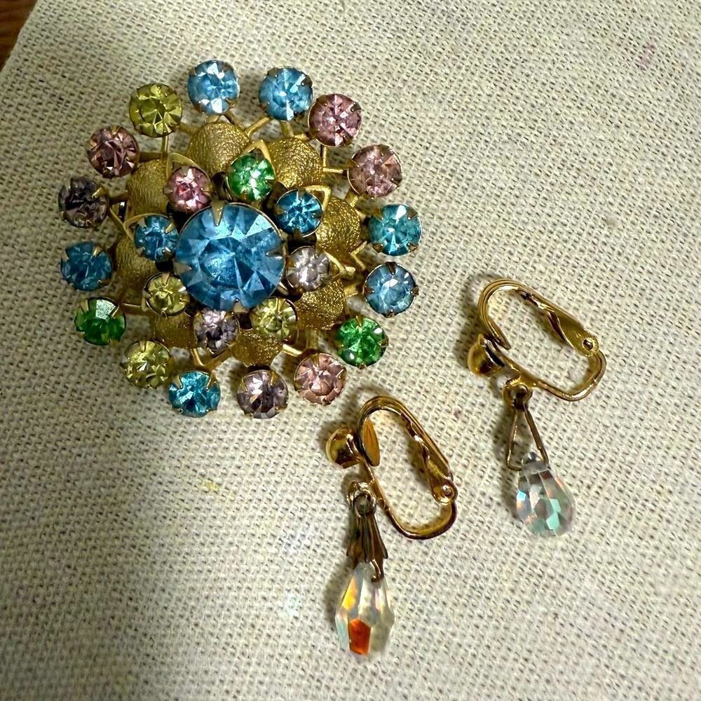 Vintage Czech Set of Pastel Glass Starburst Brooch & Matching Clip On Earrings.